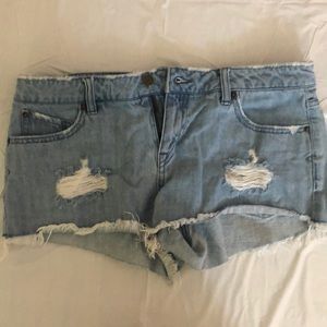 Distressed jean shorts by Volcom